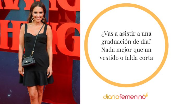 Luce un vestido o falda corta para una graduación