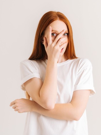 Qué es la timidez patológica: estrategias útiles para ganar confianza