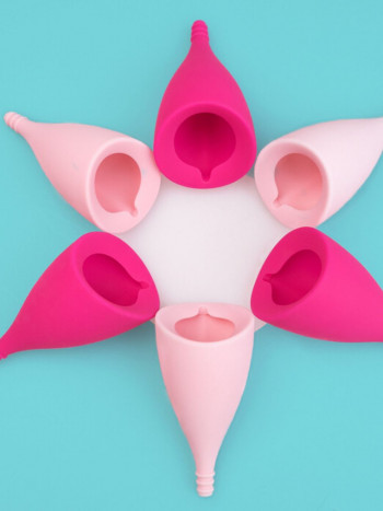 Tips que te sacarán de apuros al ponerte la copa menstrual la primera vez