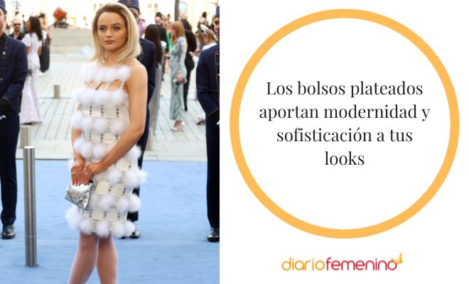 Cómo combinar un bolso plateado