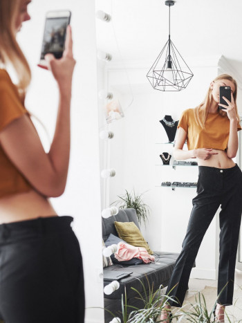 Cómo afecta (psicológicamente) querer posturear continuamente