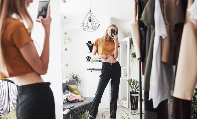 Posturear constantemente: sus efectos psicológicos