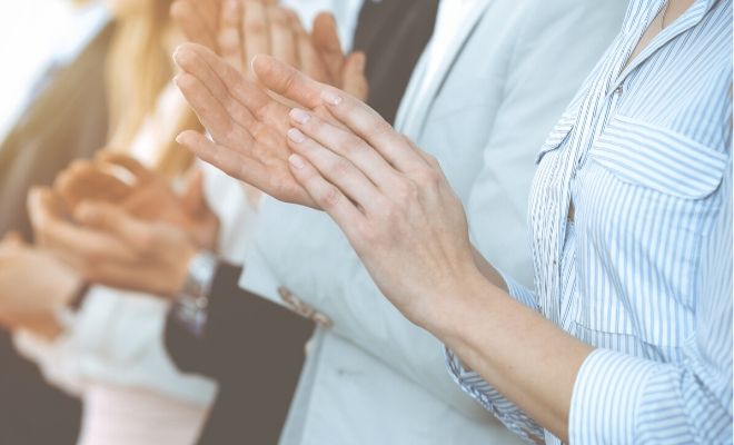 Razones por las que puedes soñar con aplausos