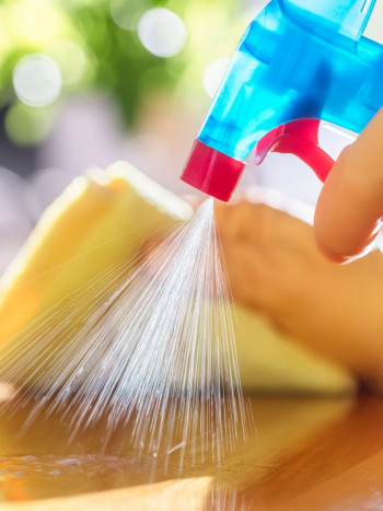 Productos clave para desinfectar: ¿la colonia o el vinagre sirven?