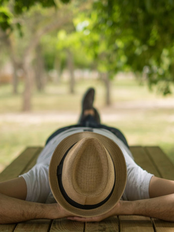 Sueños raros durante la siesta: por qué los tengo (y qué significan)
