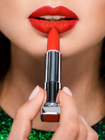 El poder del pintalabios rojo en la autoestima: make up y salud mental