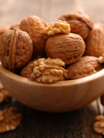 Todos los significados de soñar con nueces: el poder en tus sueños