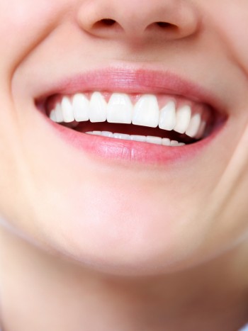 7 remedios caseros muy efectivos para el sangrado de encías