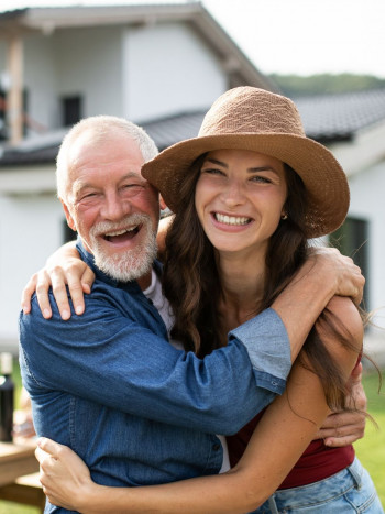 31 frases de cumpleaños para un padre: mensajes bellos con mucho afecto