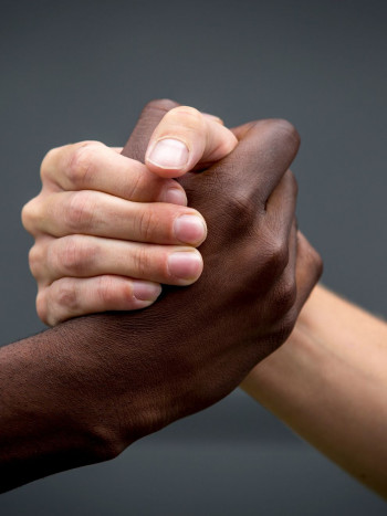 53 frases antirracistas: rotundos mensajes e imágenes contra el racismo