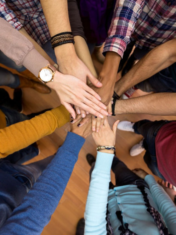 Poemas contra el racismo: versos antirracistas defensores de igualdad