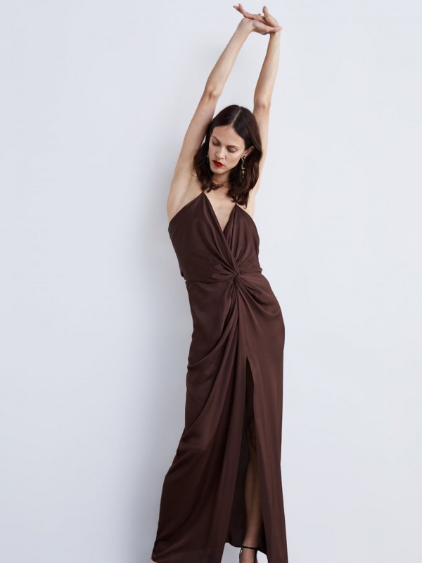 Vestido sencillo con tirantes de Zara por 69’95 euros