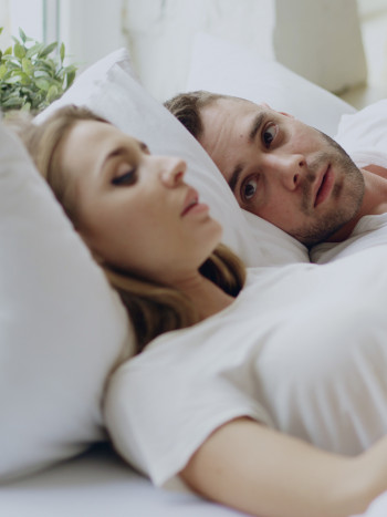 El desconcertante significado de soñar que no conoces a tu pareja