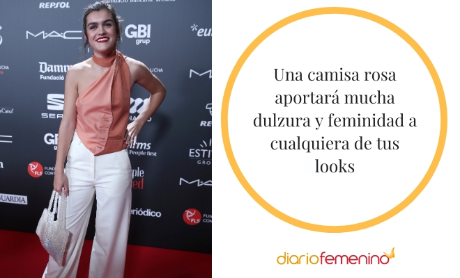 ¿Cómo deberías combinar una camisa de color rosa?