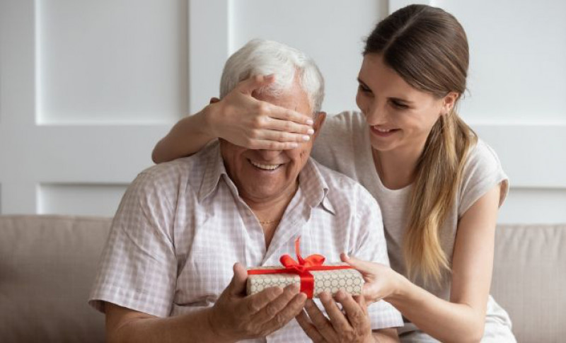 Cartas de cumpleaños para un padre: bonitos textos de amor de una hija