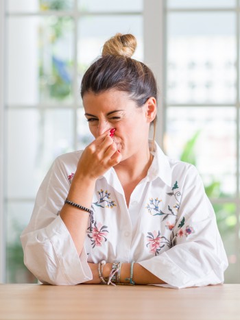 Cómo eliminar el olor a humedad de casa: 5 remedios caseros efectivos