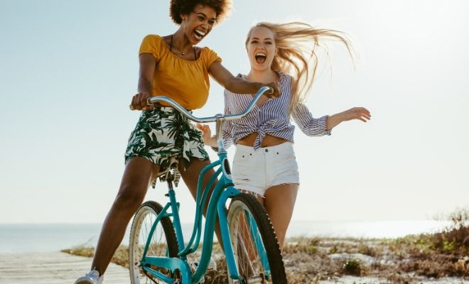 Las mejores frases de autores célebres sobre la amistad