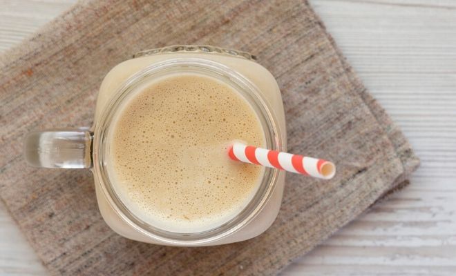 REceta de batido con crema de cacahuete