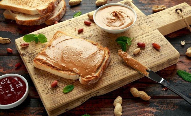 Receta de crema de cacahuete y mermelada para desayunos