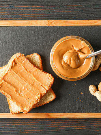 7 desayunos con crema de cacahuete: deliciosas recetas para empezar el día