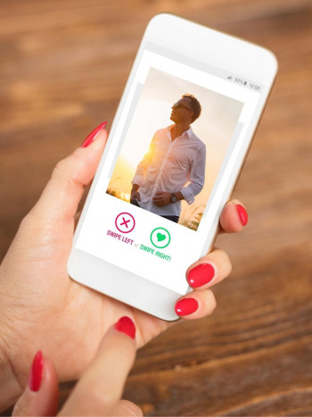 Mejores frases para iniciar conversación en Tinder: saludos ingeniosos