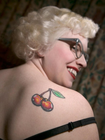 Tatuajes de cerezas: el significado más atractivo