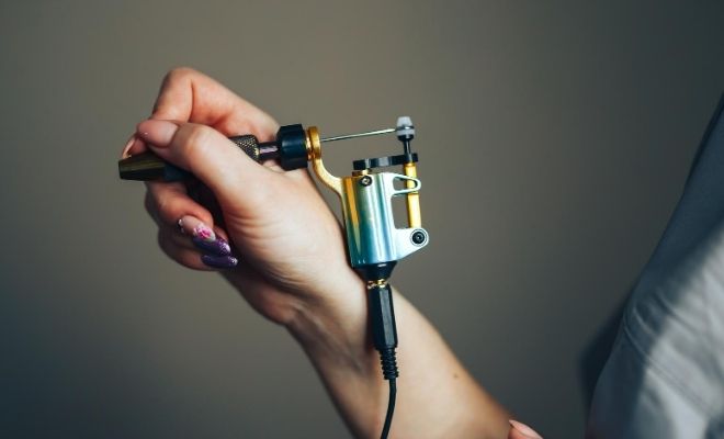 Los diferentes significados de los tatuajes de signos de puntuación