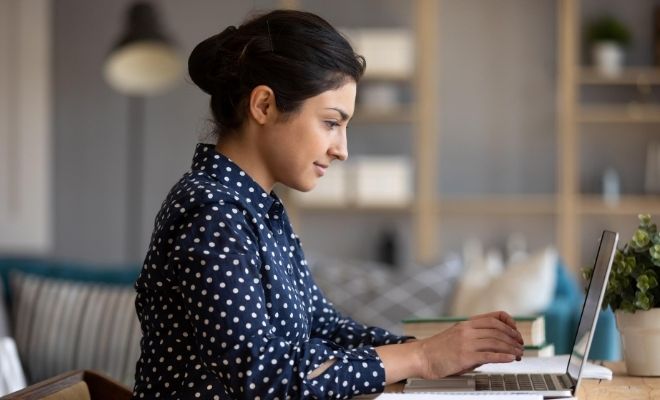 Así son las mujeres Acuario en el trabajo