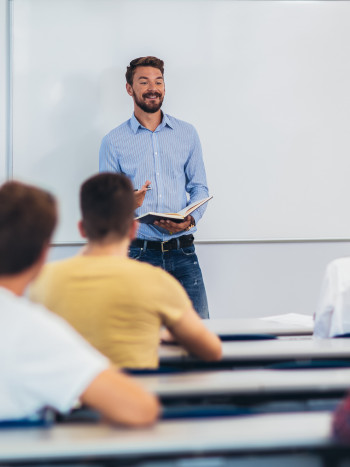 Frases de cumpleaños para un profesor: bellos mensajes de felicitación