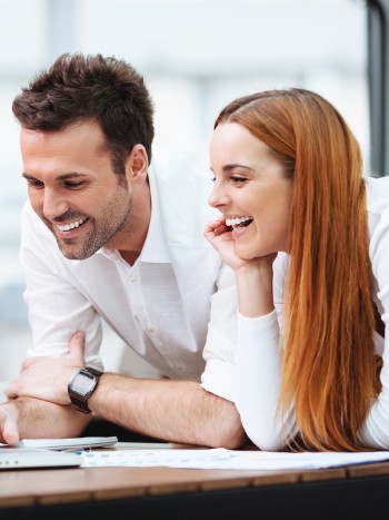 Sueños eróticos con un amigo: descubre tus deseos más ocultos