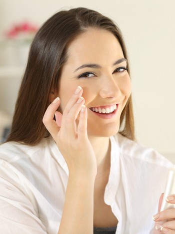 Falsos mitos sobre belleza: la piel se acostumbra a las cremas