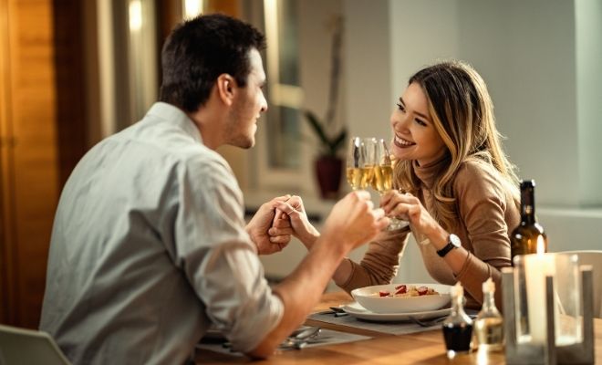 El peligro de dejar a tus amigas por tu novio