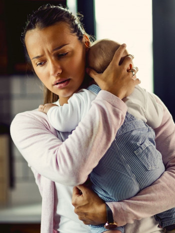 Ansiedad posparto: la responsabilidad de ser madre