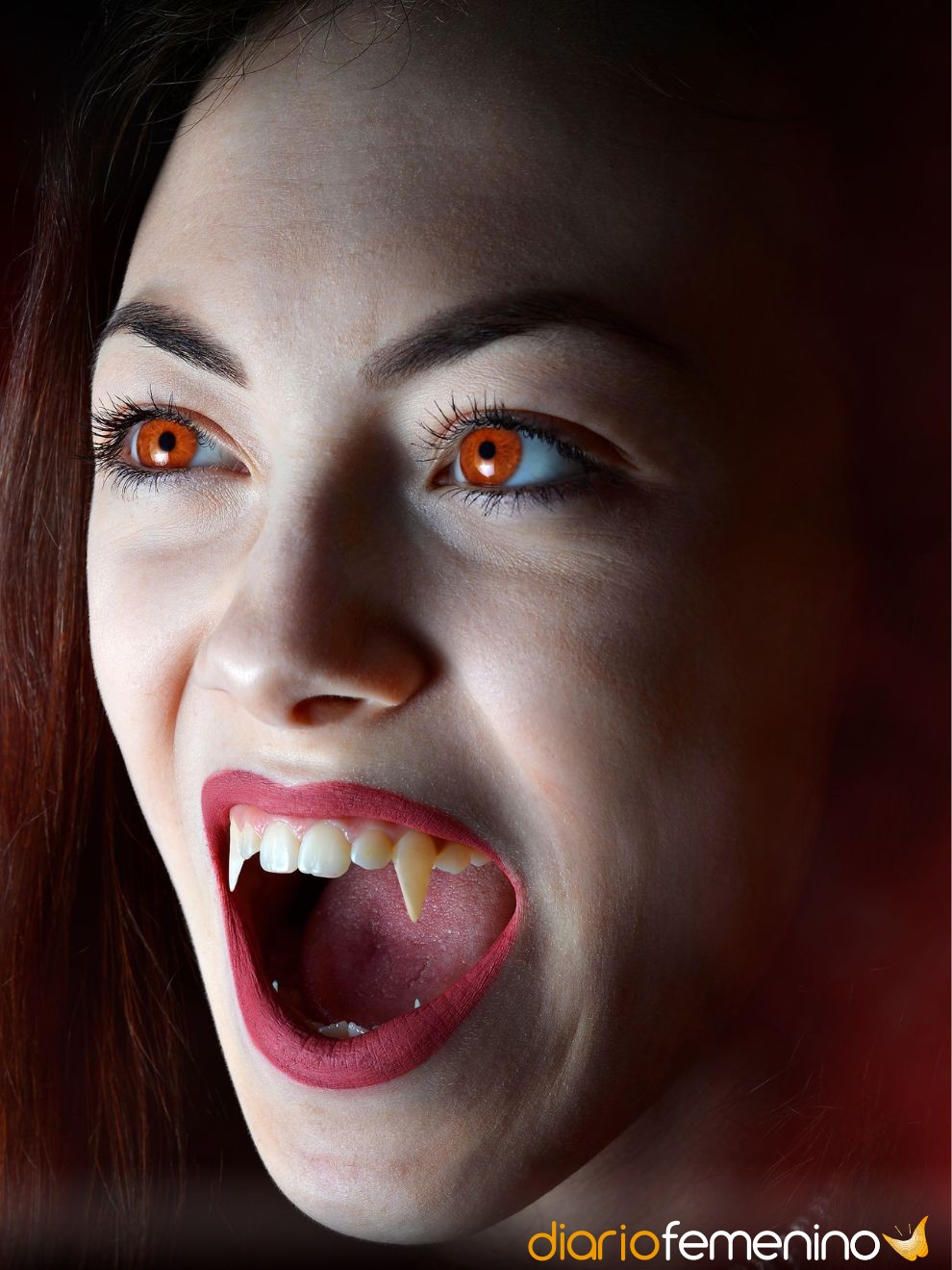 Cómo hacer un maquillaje de vampira sexy en Halloween paso a paso