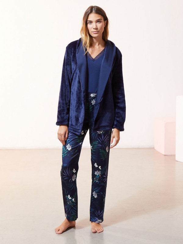 Pijama azul eléctrico de Etam ideal para Nochevieja 2020/2021