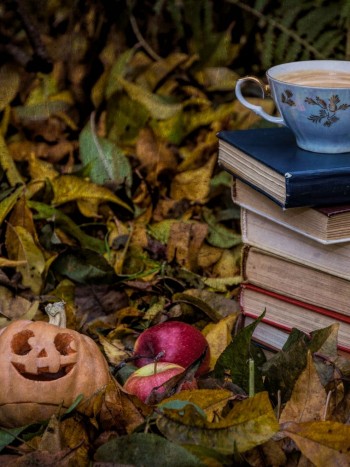 8 terroríficos poemas de Halloween: versos de miedo para adultos y niños