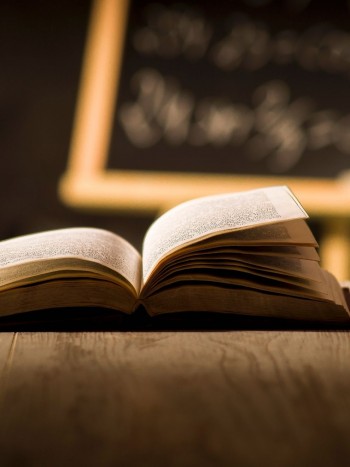 Soñar que estás en un internado: ¿premio o castigo?