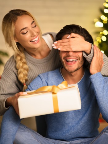 Regalos para tu novio en la primera Navidad juntos: ideas para sorprender