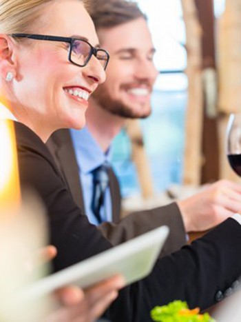 Cómo comportarse en la cena de Navidad de empresa