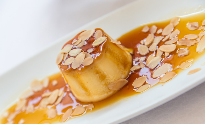 Receta vegetariana dulce para Navidad: flan de almendras