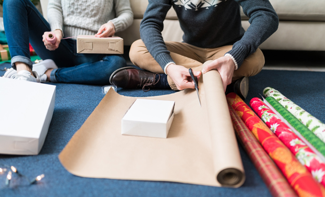 Haz regalos hechos a mano como un plan con tu pareja de Navidad casero