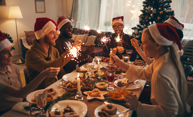 Recordad momentos junto con tus amigos como un plan navideño casero