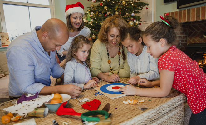 Planes de Navidad en familia: jugar a juegos de mesa
