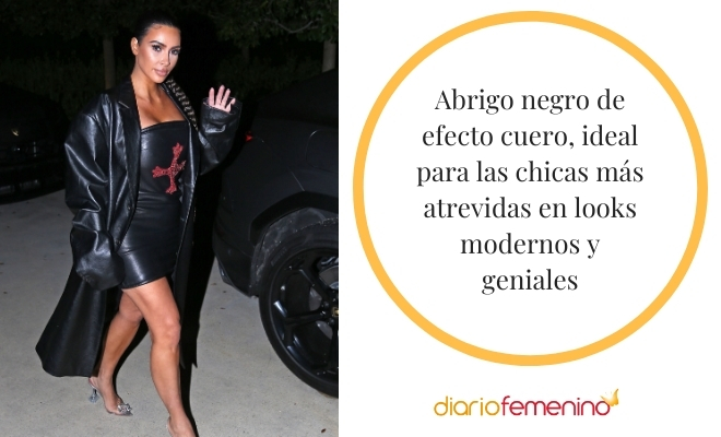 Formas de combinar un abrigo negro de efecto cuero