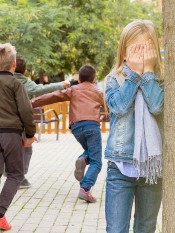 El significado de soñar con niños jugando: diversión y despreocupación