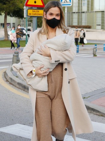 Ideas de looks postparto: estilismos para la recién estrenada mamá