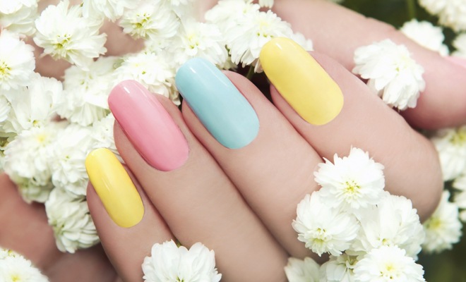 Uñas de arcoíris para San Valentín