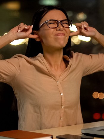 Pitidos y zumbidos en el oído: causas y remedios a los tinnitus o acúfenos