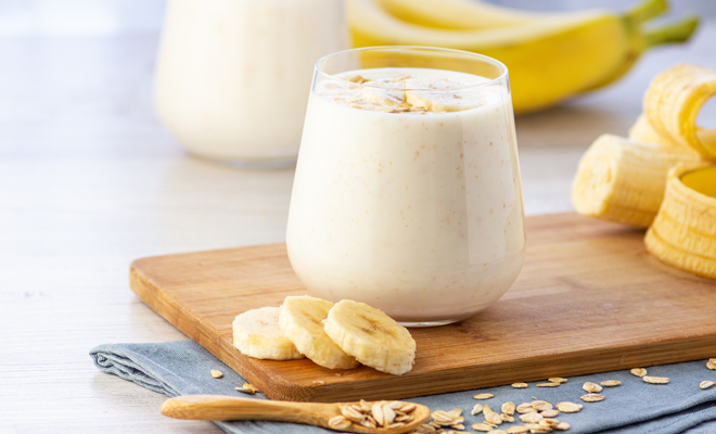 Receta de snack con batido de avena y fruta