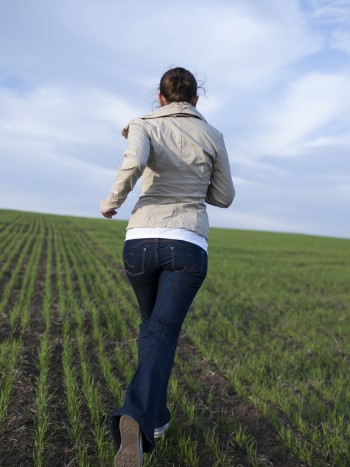 El significado liberador de soñar que te persiguen